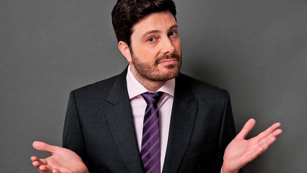 Humorista Danilo Gentili se apresenta em Salto