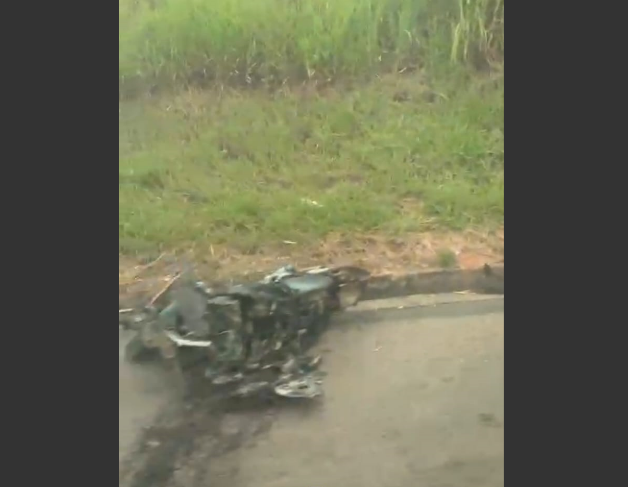 Moto pega fogo na Dom Gabriel Bueno Couto