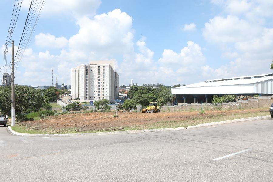 Em ano eleitoral, prefeito promete hospital veterinário