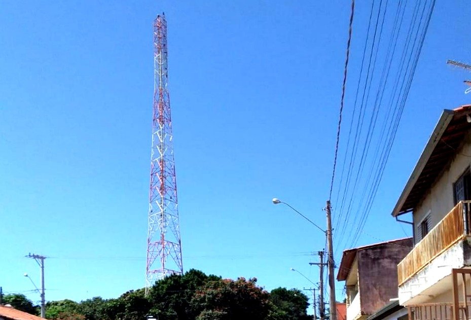 Justiça pede paralisação de torre de radiodifusão em imóvel público