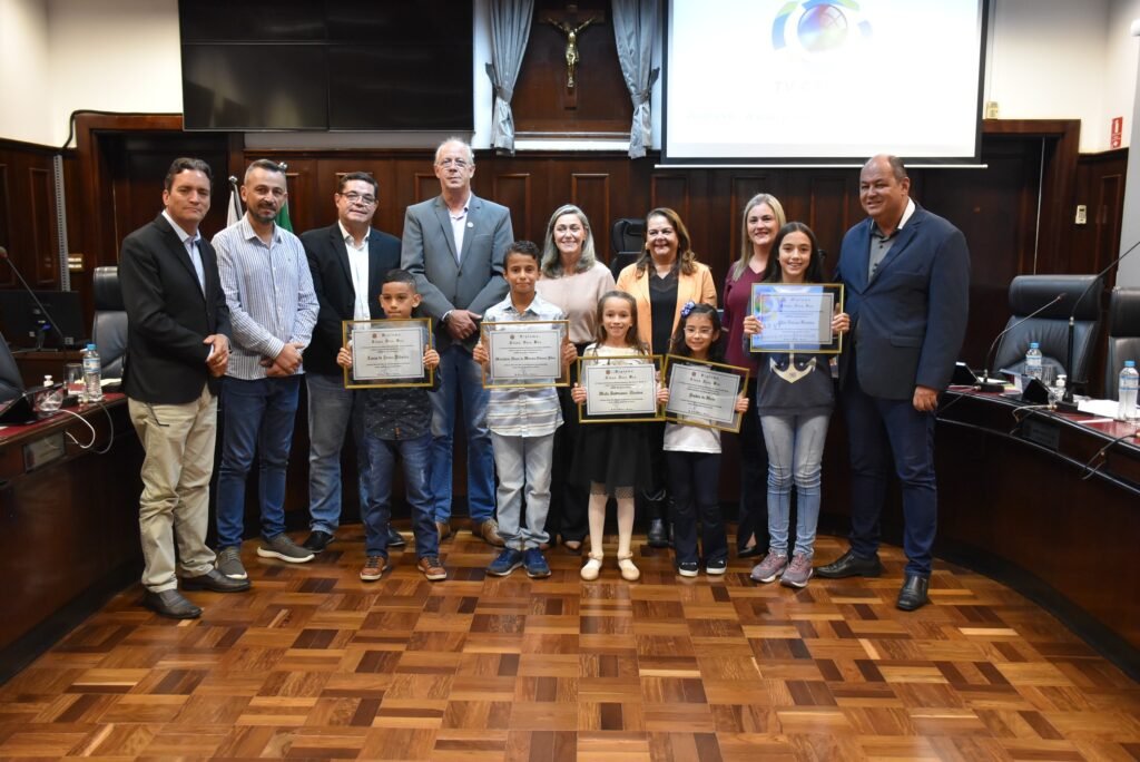 Diploma Nota Dez é entregue na Câmara de Vereadores