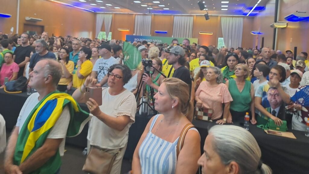 Ex-presidente Jair Bolsonaro visita reduto político em Itu