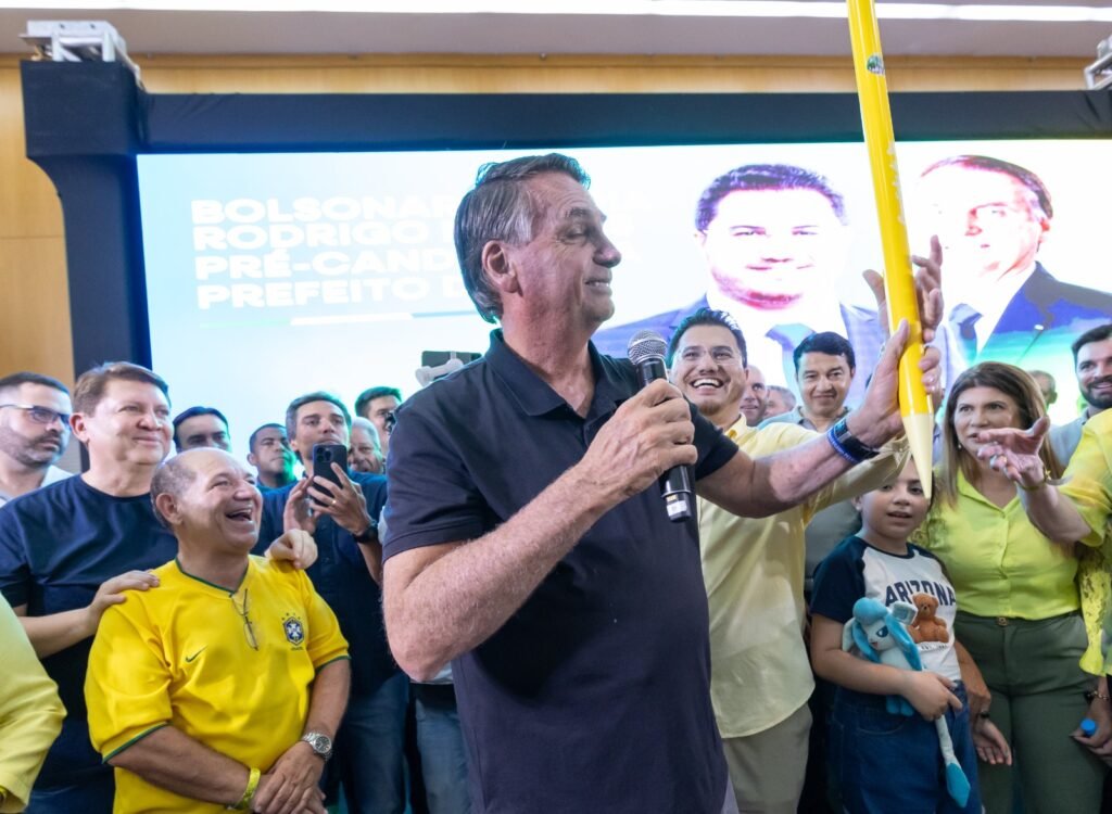 “Se eu estivesse elegível, me candidataria a vereador”, diz Bolsonaro