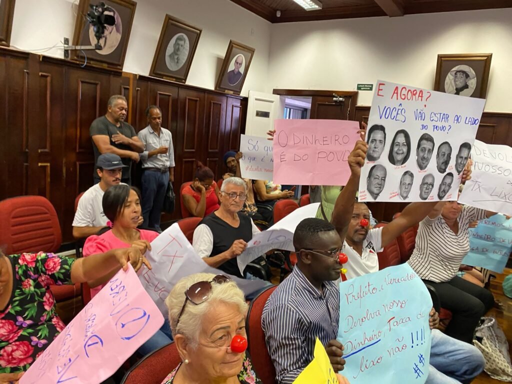 Primeira sessão de Câmara de 2024 tem manifestação para restituição de Taxa de Lixo