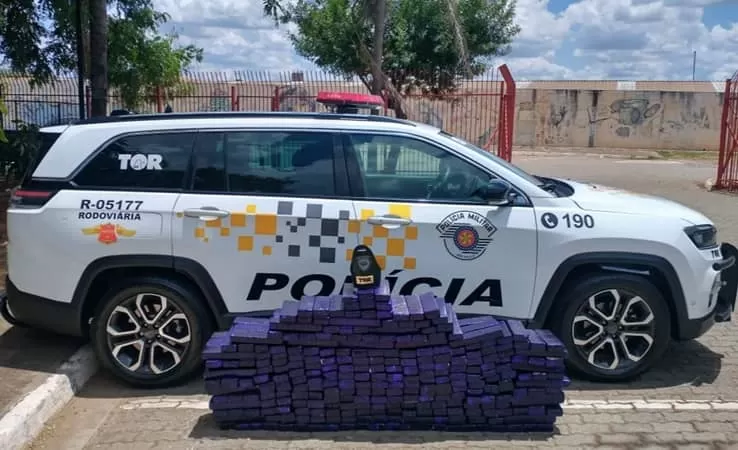 Jovem de 16 anos dirigia carro furtado com  200 kg de drogas na Castello Branco