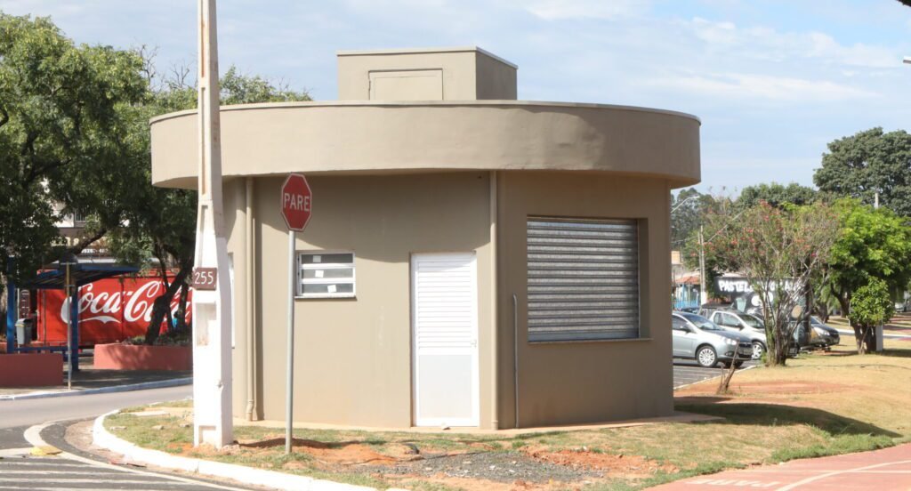 Sete anos após derrubar quiosques, Prefeito inaugura “Polo Gastronômico”