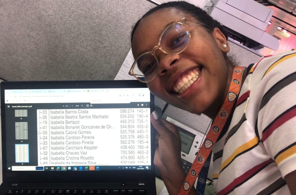 Após estudar um ano sozinha, jovem passa no vestibular da USP (Universidade de São Paulo)