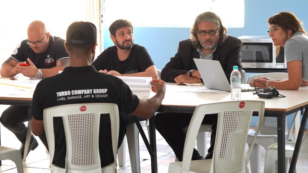 Parte do telhado da antiga Companhia Fiação e Tecelagem São Pedro está em processo de restauro