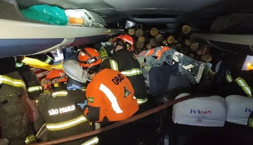 Motorista de ônibus morre em acidente na Castello Branco