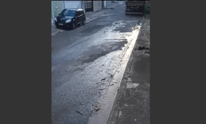 Leitora denuncia esgoto vazando no Rancho Grande há quatro meses