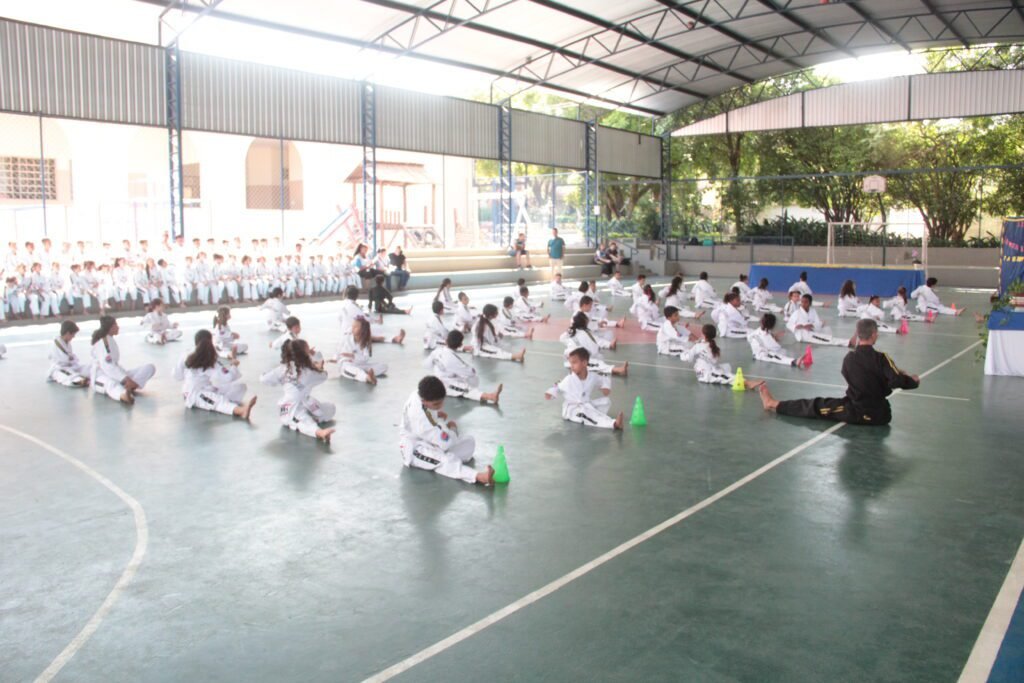 260 alunos trocam de faixa em projeto social do SECOM