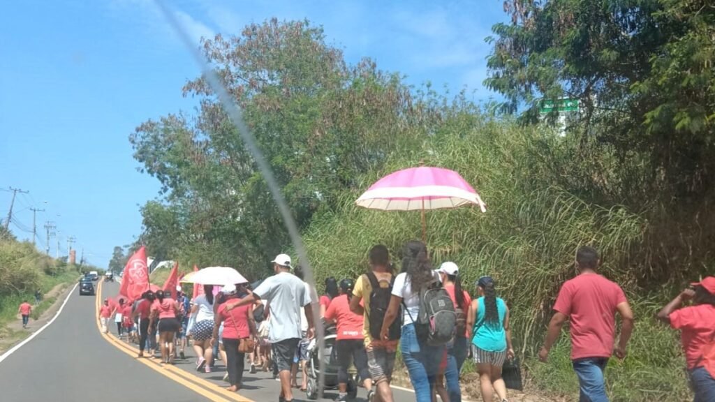 50 dias após terem ido até Prefeitura, moradores da Comunidade Monte Sião continuam sem resolução sobre terreno