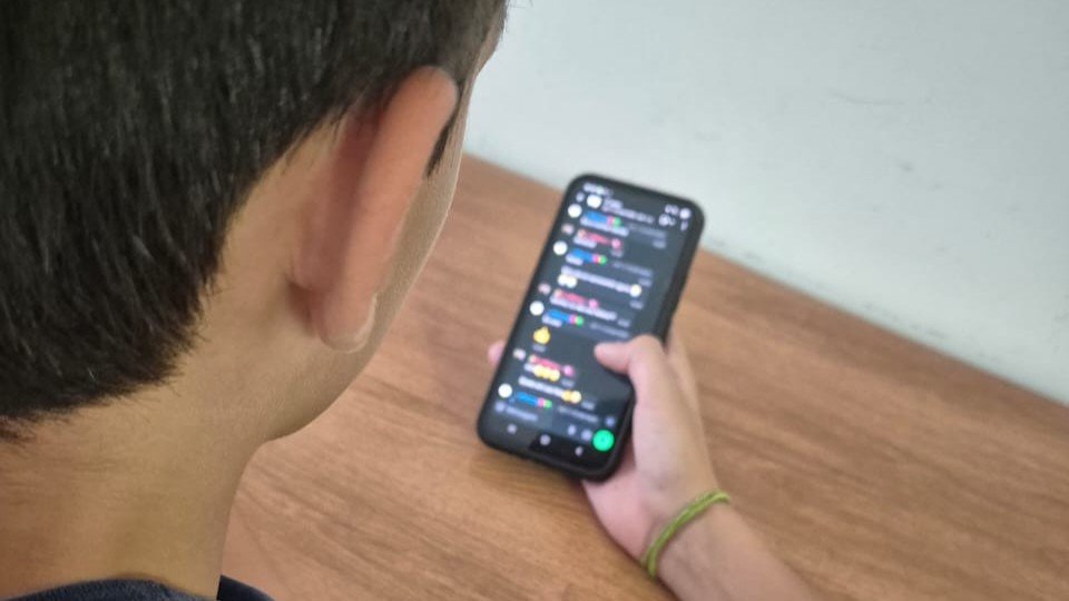 Adolescente é vítima de extorsão após golpe por aplicativo de mensagens em Salto