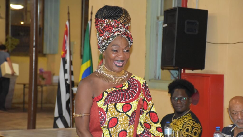 Rosália Maria Rodrigues de Campos recebe Diploma e Medalha “Zumbi dos Palmares”