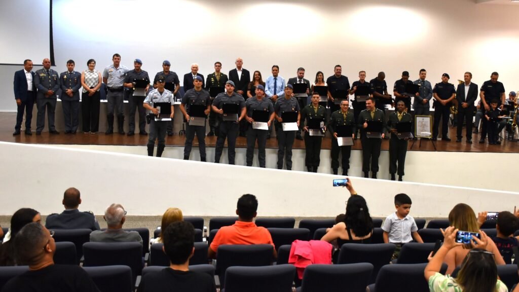 Câmara entrega Medalha e Diploma Berço da República