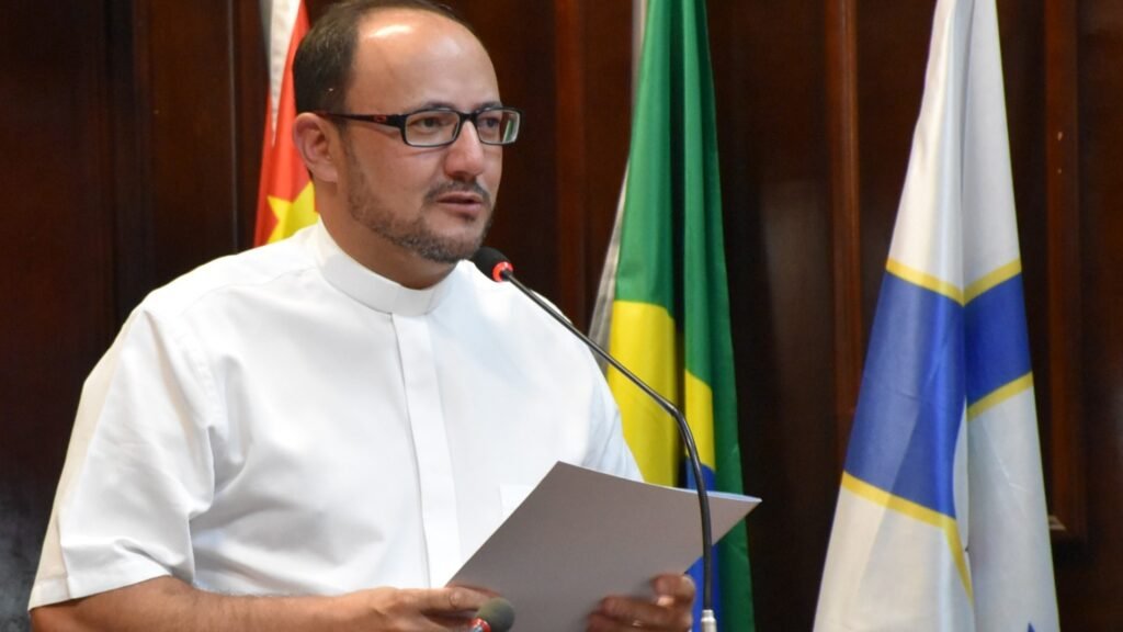 Padre usa  Tribuna Livre para falar sobre aborto