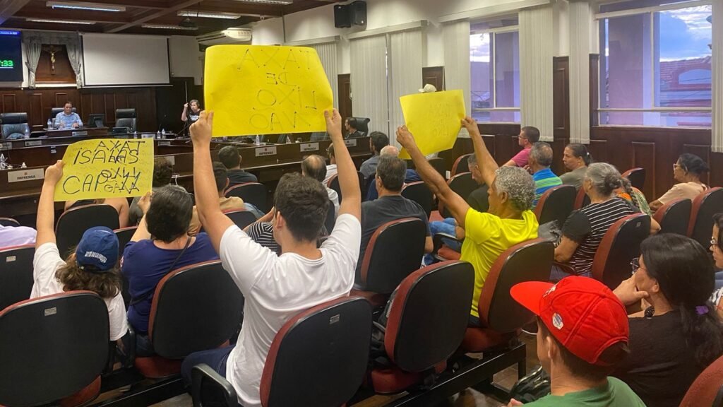 Prefeito cancela a taxa de  lixo após justiça dizer que ela é inconstitucional