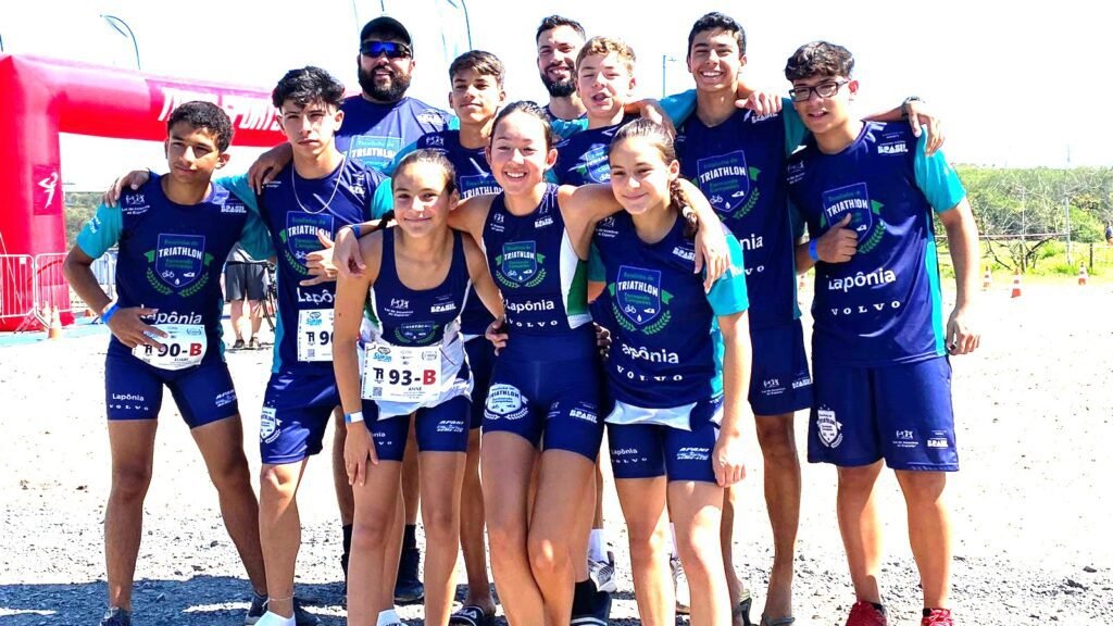 Alunos da Escolinha de Triathlon se destacam durante competição em Sorocaba