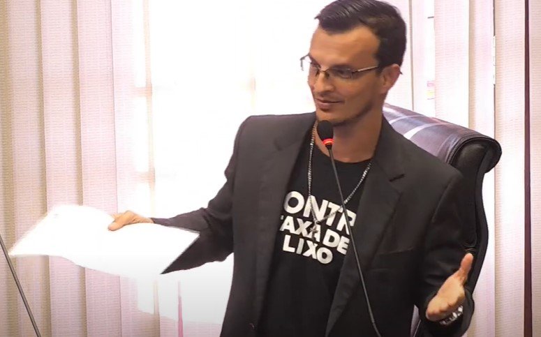 Vereador fiscaliza licitação e prefeito diz que ele levou uma &#8220;graninha&#8221;