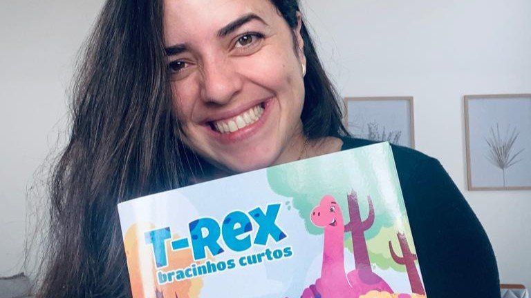 Escritora ituana lança livro infantil &#8220;T-Rex Bracinhos Curtos&#8221;