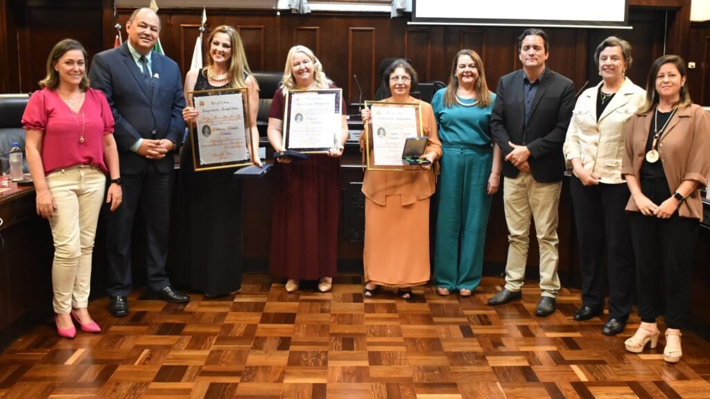 Medalha e Diploma Imperatriz Leopoldina é entregue para homenageadas