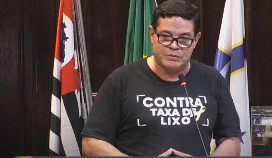 Vereadores de oposição questionam sobre atitudes de prefeito