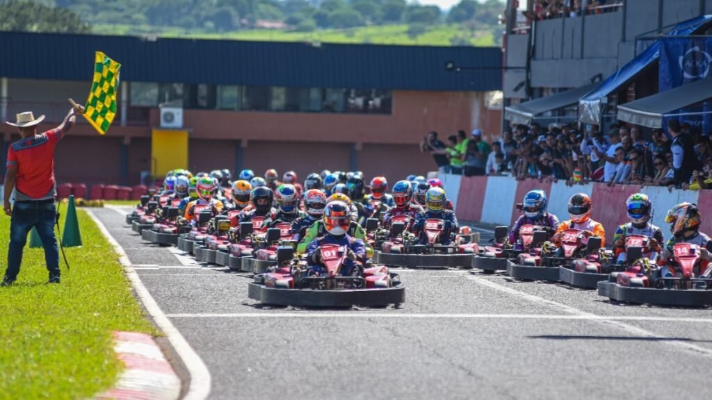 Kartódromo realiza 24 horas de Rental Kart e Arraiá