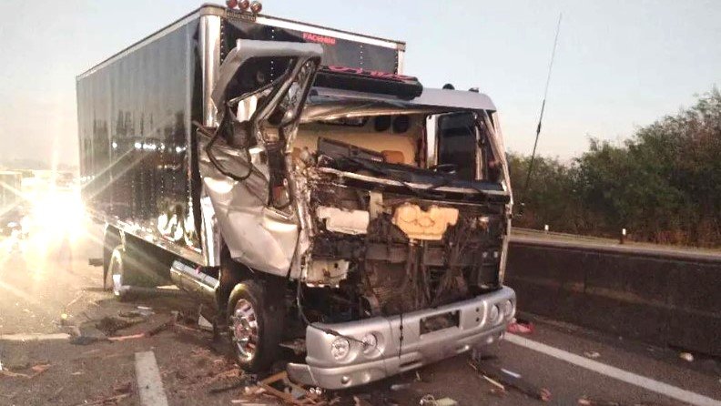 Colisão entre caminhões deixa vítima fatal