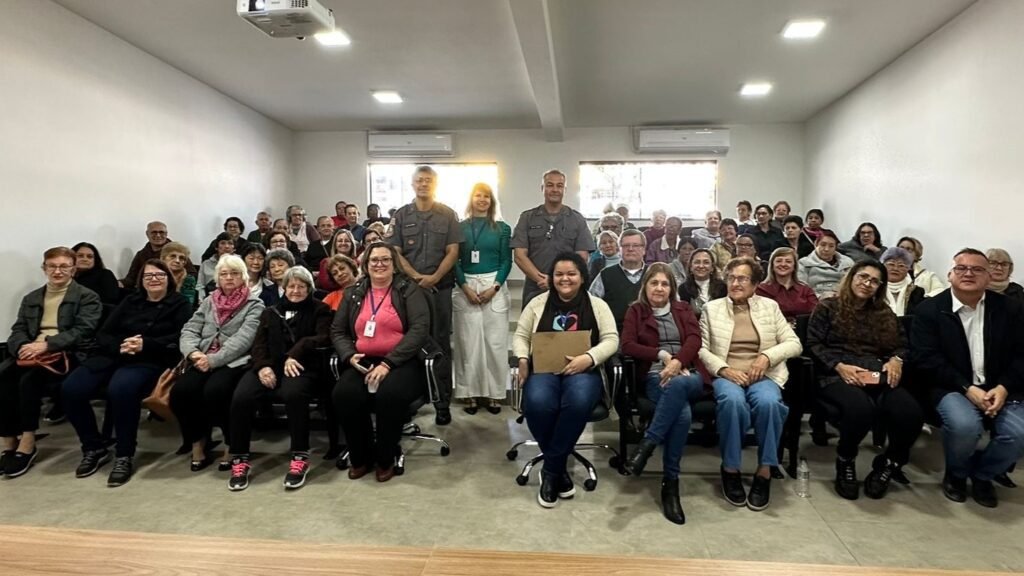 1ª Companhia da PM realiza palestra para público da Melhor Idade
