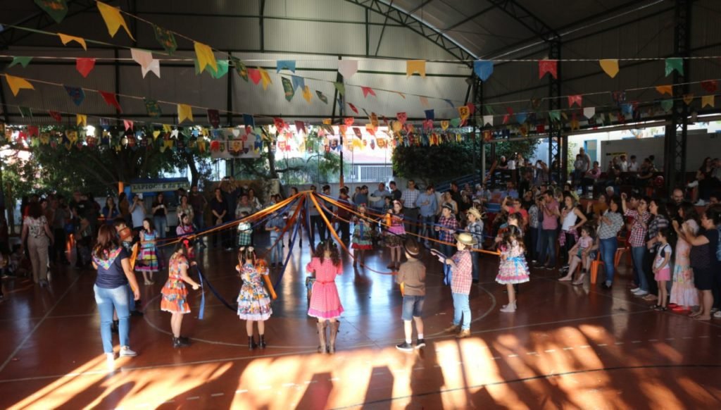 Tradicional Festa Junina do Colégio Almeida Júnior acontece neste sábado