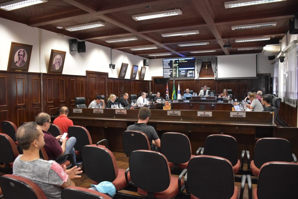 Câmara fará sessões extraordinárias para votar 11 projetos do prefeito