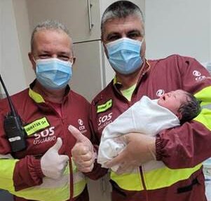 Socorristas realizam parto de uma bebê na Raposo Tavares