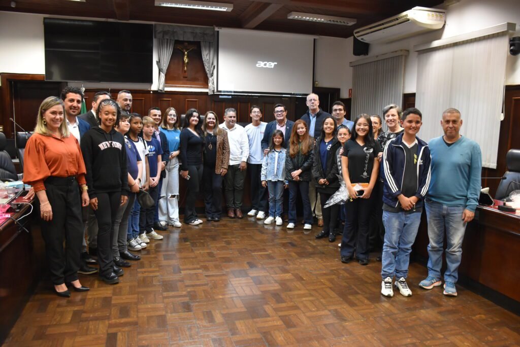 Vereadores Mirins tomam posse na Câmara