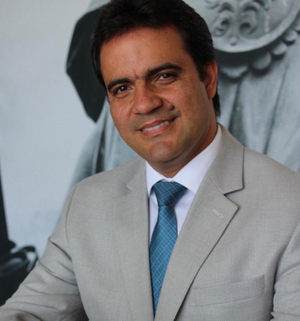 Depois de oito livros técnico-jurídicos, escritor inicia nova jornada na literatura