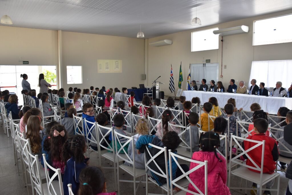 Homenagem “Monsenhor Camilo Ferrarini” é entregue ao Lar e Creche Mãezinha