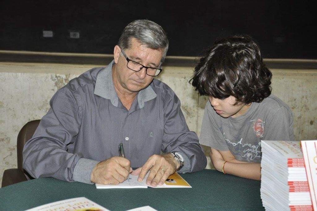 Novo livro de crônicas de Valter Berlofa deve sair no mês de julho pela FoxTablet