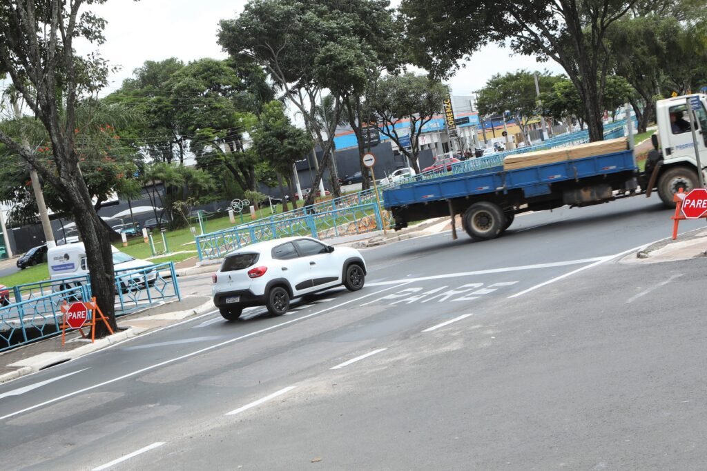 Três dias após mudanças na Rotatória da Maggi, Prefeitura avisa sobre alterações