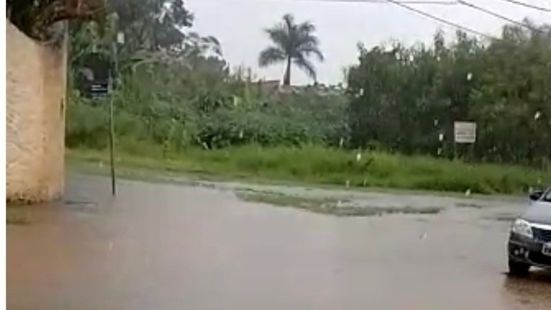 Moradora do Jardim Paraíso II faz abaixo-assinado para melhorias no bairro