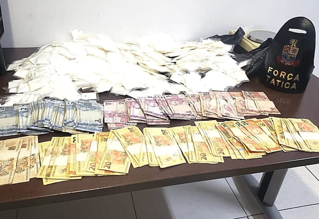 PM prende três homens por tráfico de drogas