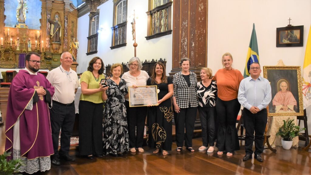 Câmara entrega Diploma e Medalha Dom Gabriel