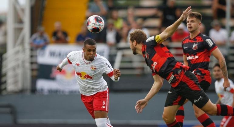 Ituano sofre goleada e torcida se revolta com diretoria