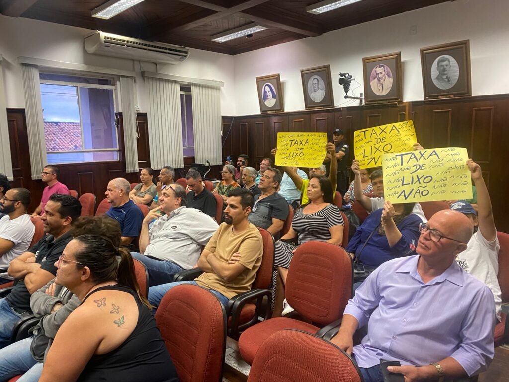 Após pressão popular, Prefeitura  muda cobrança de taxa de lixo