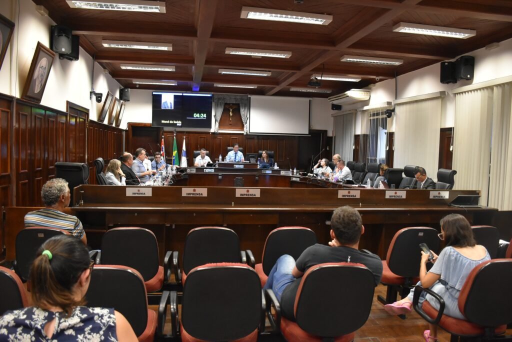 Câmara retoma sessões e vota apenas um projeto