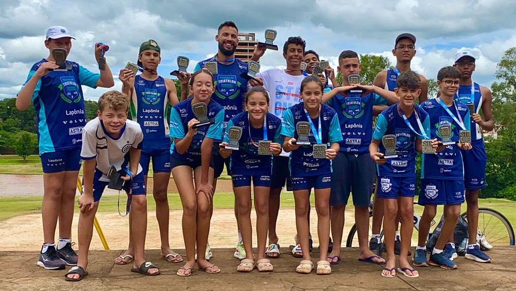 Alunos da Escolinha de Triathlon &#8220;Formando Campeões&#8221; se destacam em competição