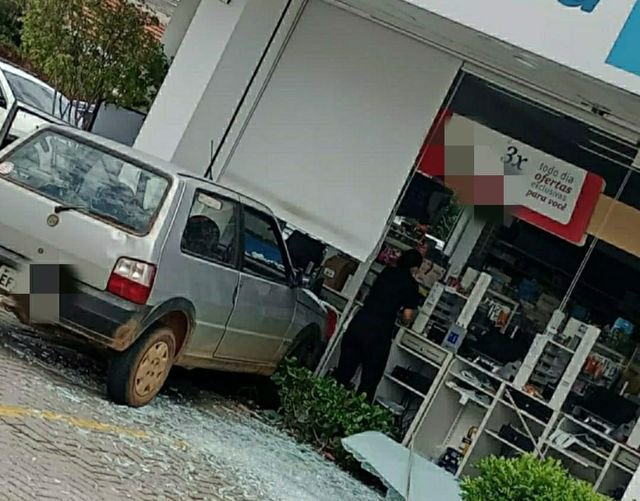 Motorista invade farmácia na Vila Nova