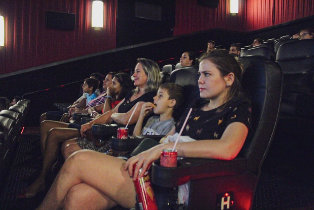 Topázio Cinemas retoma sessões para pessoas com distúrbios sensoriais