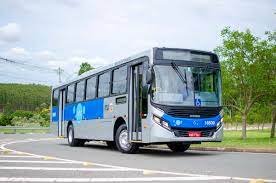 Leitora reclama de ônibus com bancos molhados