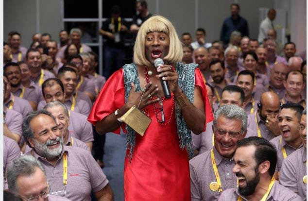 Artistas apostam no riso como forma de ter uma vida melhor