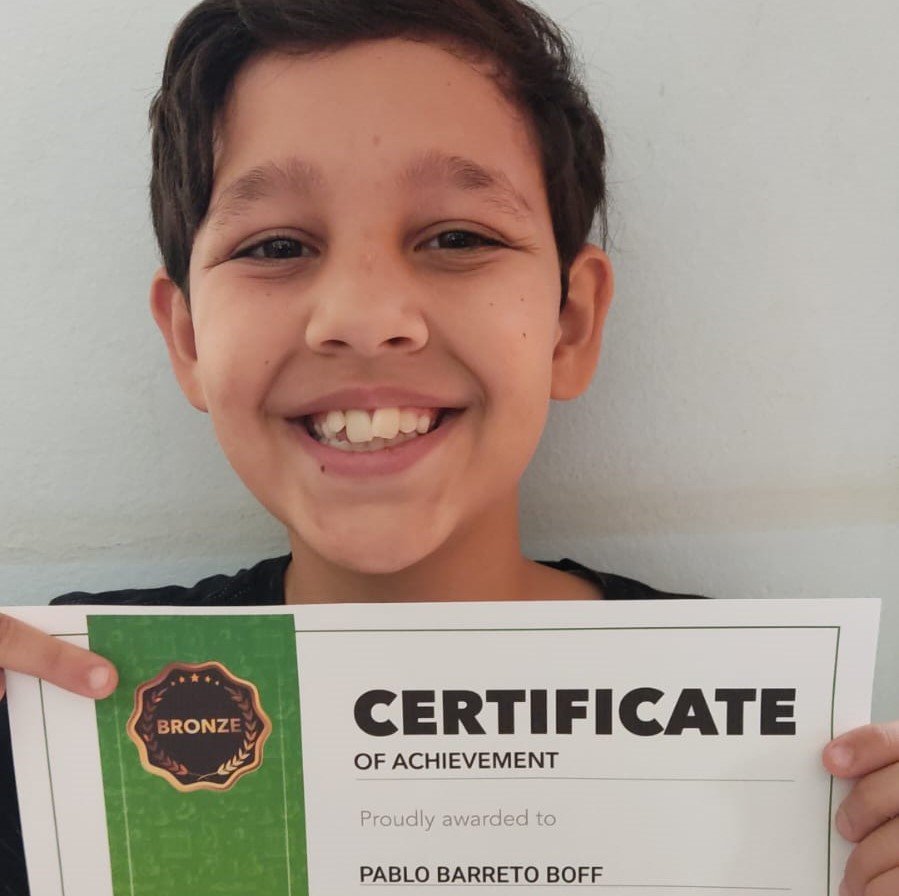 Aluno de escola pública ganha medalha em Olímpiada Internacional de Ciências