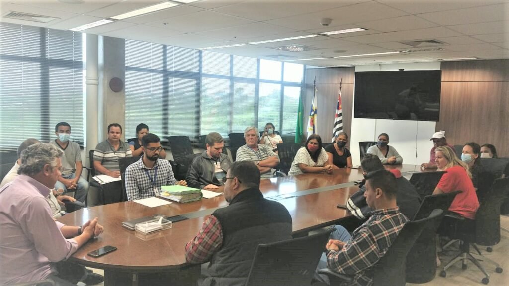 Donos de lotes pagam mais de 2 mil reais em IPTU mas não podem construir no local
